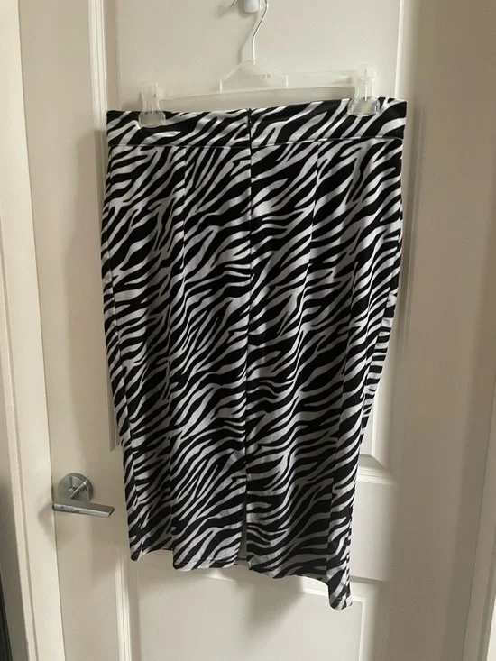 SHEIN Black & White Zebra Pencil Stretch Velvet Skirt - Picture 4 of 8